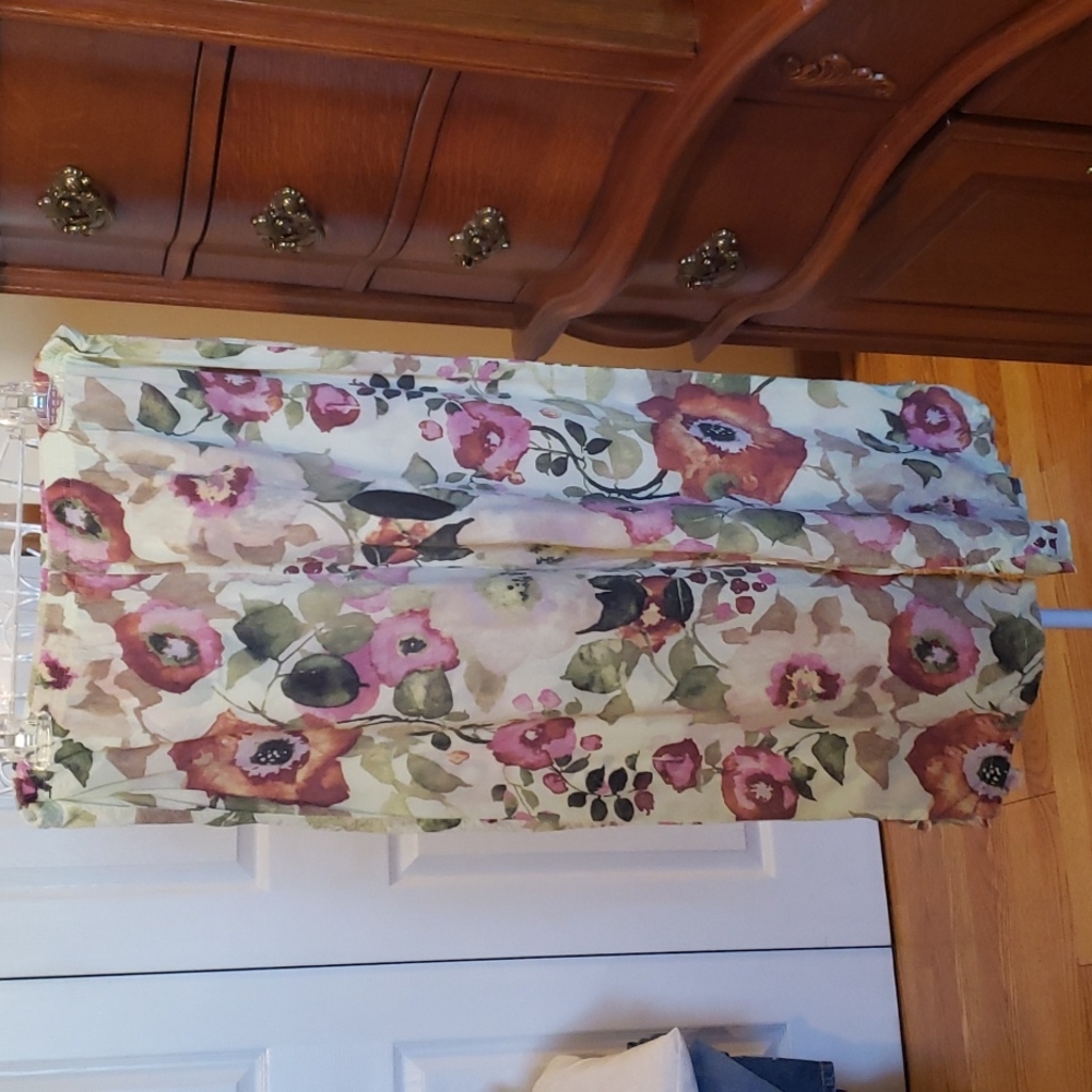 Click Floral Cropped Pants